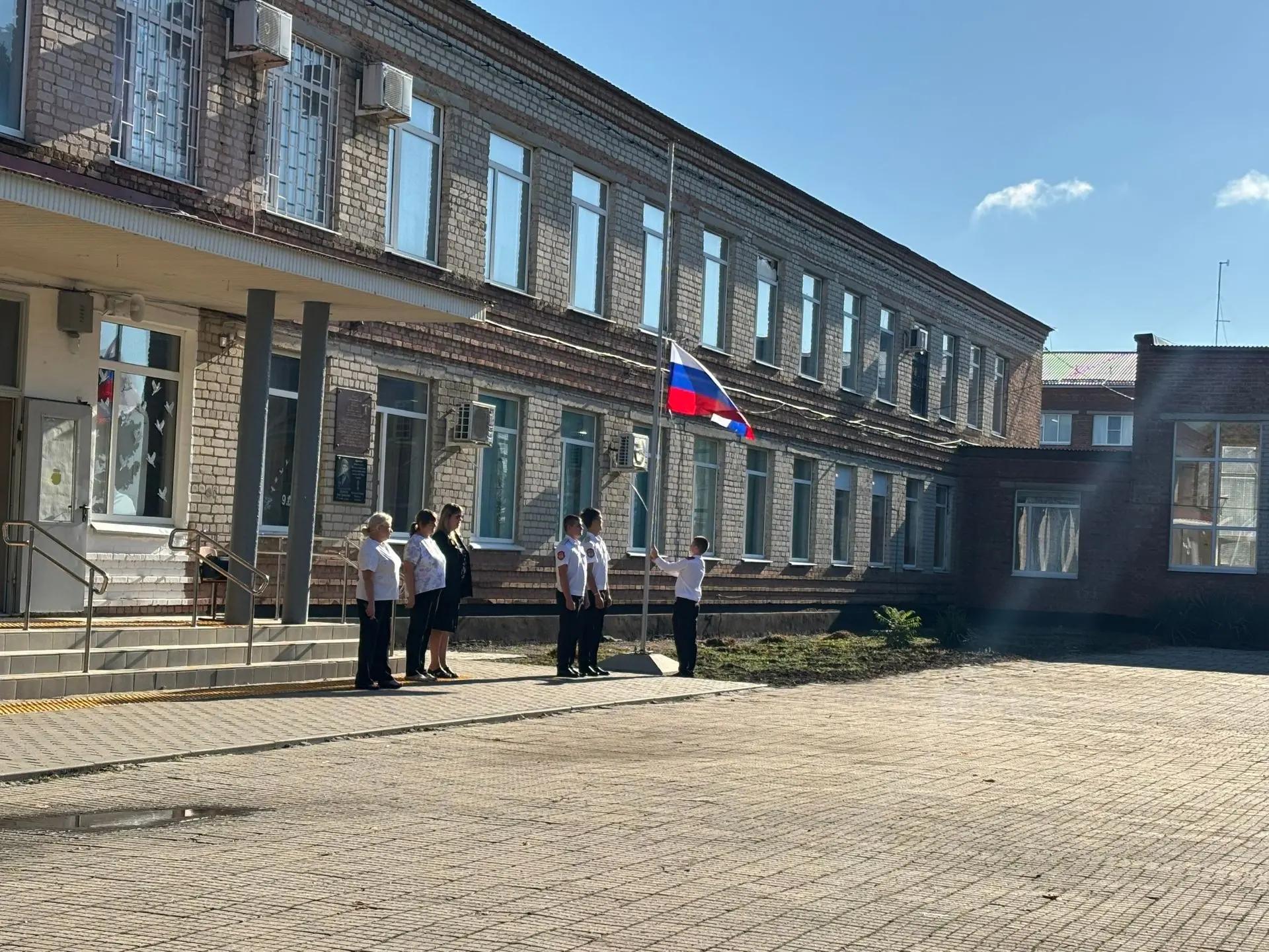 🇷🇺 Начинаем новую учебную неделю вместе!