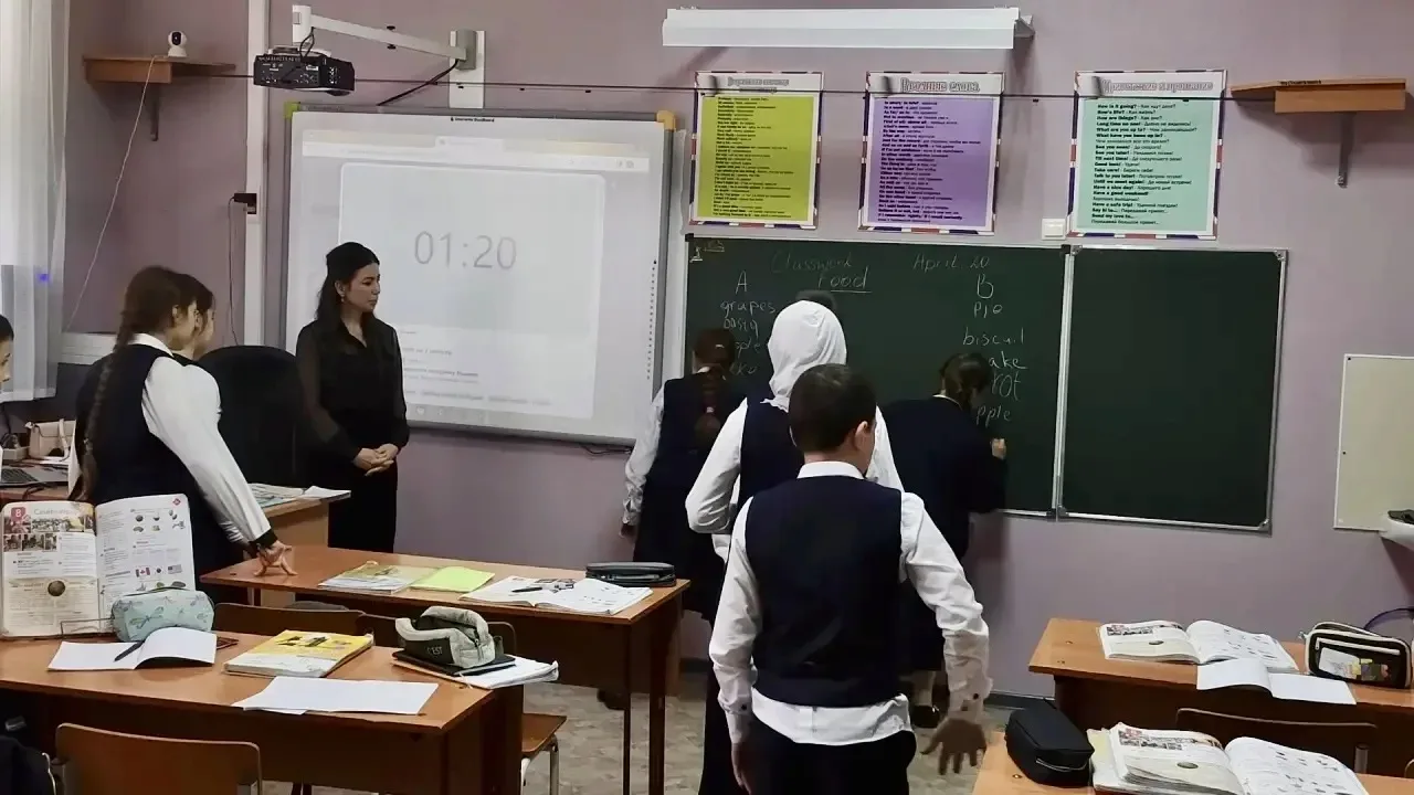 Эстафета открытых уроков и внеклассных мероприятий!   «Декада английского языка» — время ярких откры