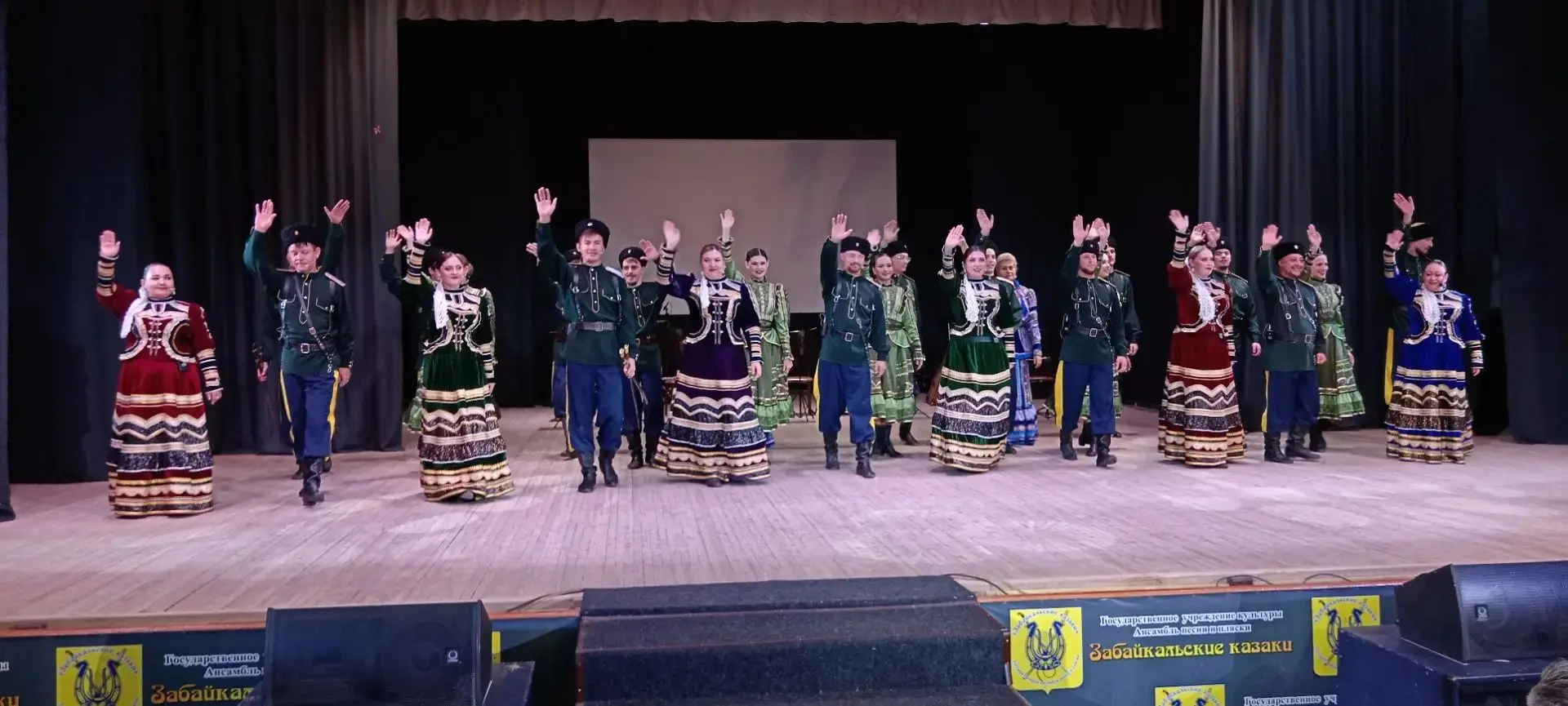 ☀️ Сегодня радовали зрителей и участников конкурса хозяева этой сцены - Государственный...