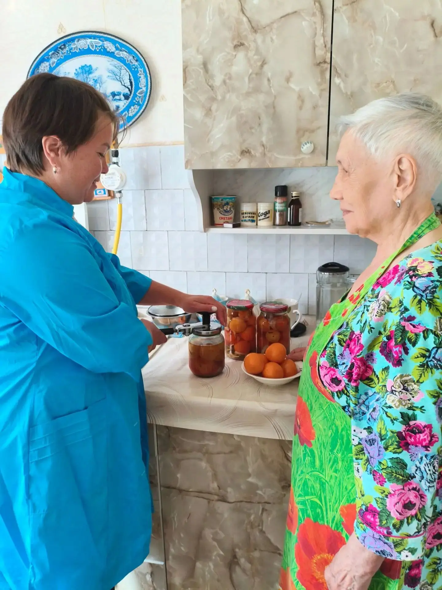 В нашем центре проходит акция «Солим, квасим, маринуем…», в ходе которой социальные раб...