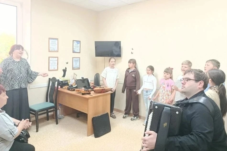 🎶 В классе преподавателя Селезнёвой Лилии Викторовны состоялось итоговое родительское собрание, пос