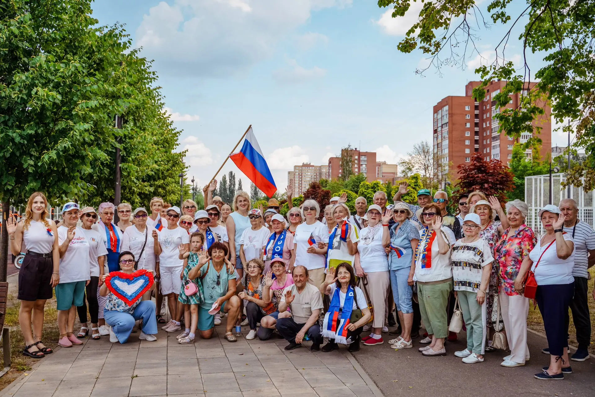 Под российским флагом — к новым вершинам! 🇷🇺

Активные долголеты отметили День России спортивным ф