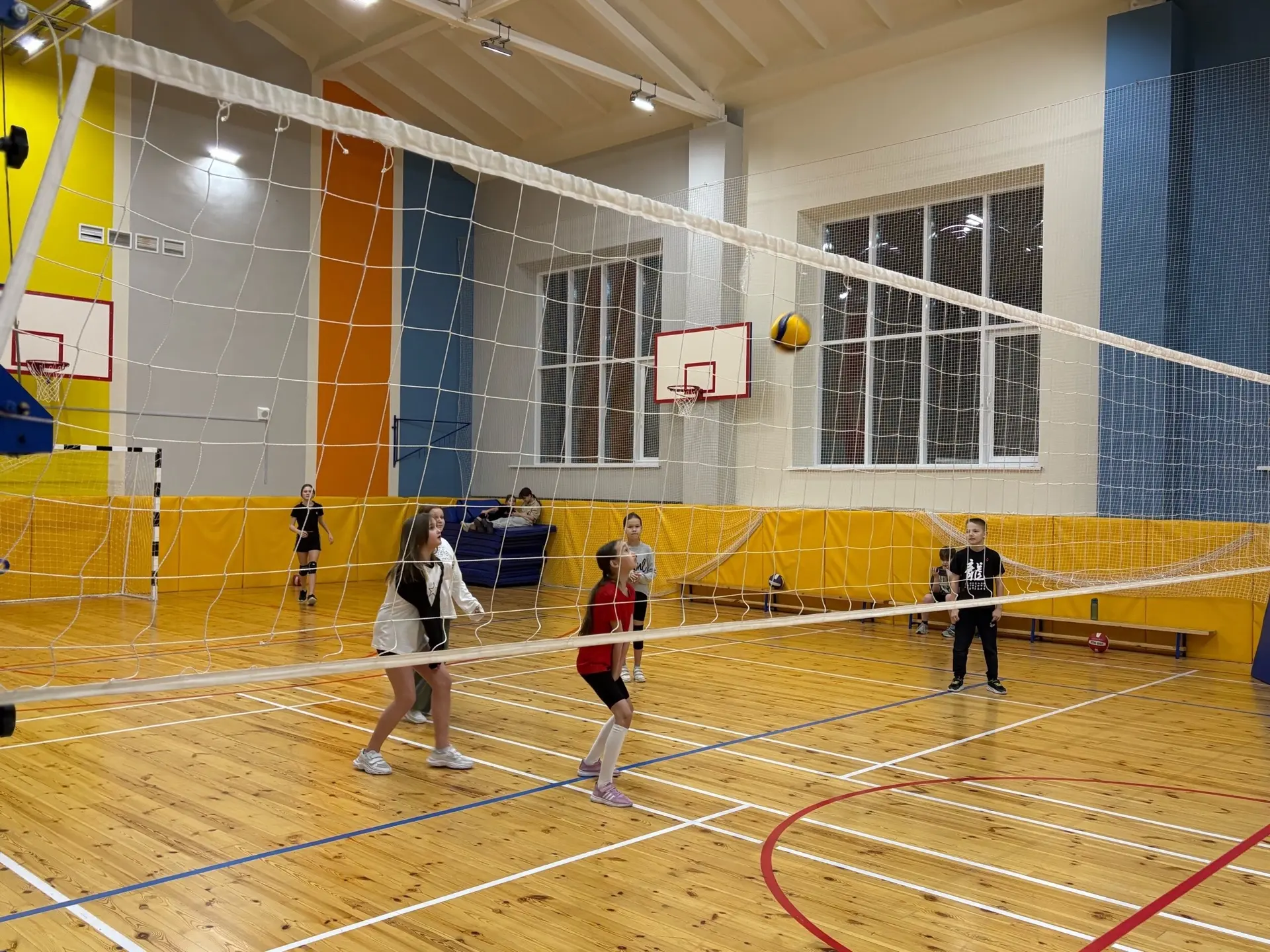 «Подарок к Новому году»: В школе №32 подвели итоги волейбольного турнира 🏐  15 января 2026 года в сп