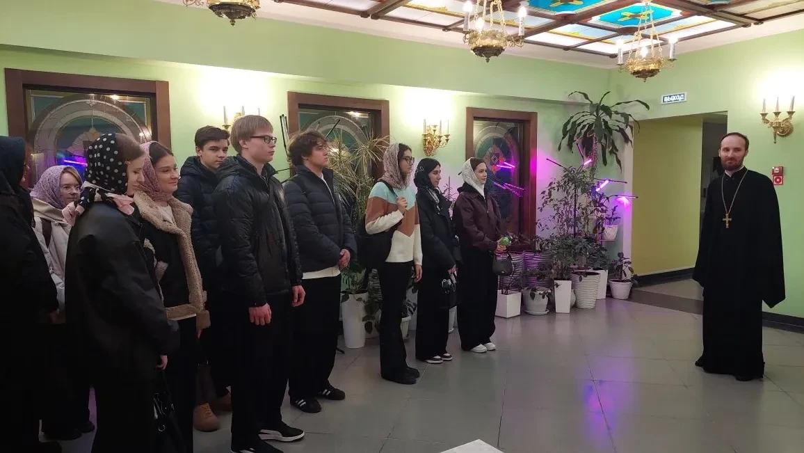 В рамках муниципального проекта "Семья как храм" учащиеся 10 а класса МБОУ СОШ 24 посетили образоват