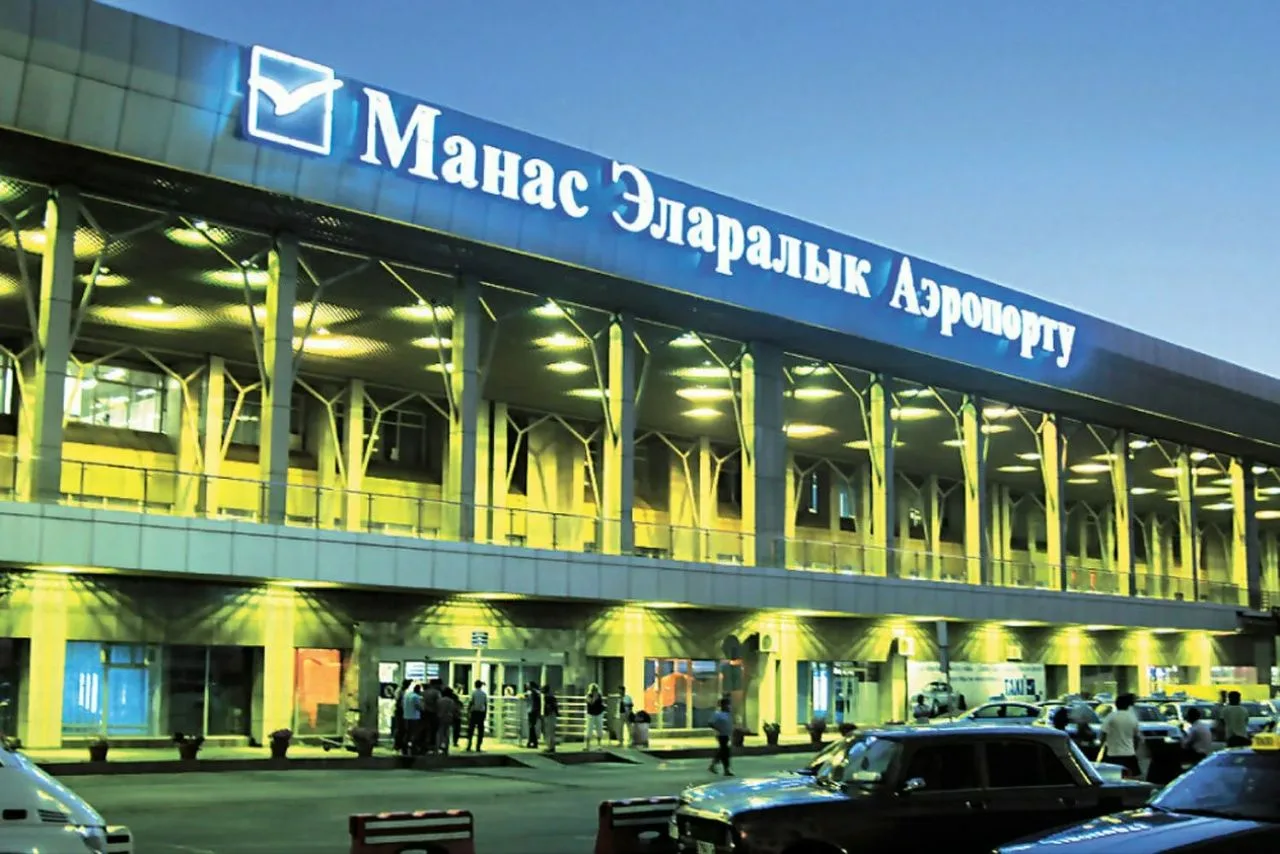 ✈️ Киргизия обязала авиакомпании делать объявления в самолетах на киргизском.

Требование распростра