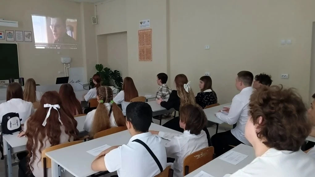 В рамках проекта "Киноуроки в школах России" учащиеся 8 класса просмотрели  фильм "Школ...