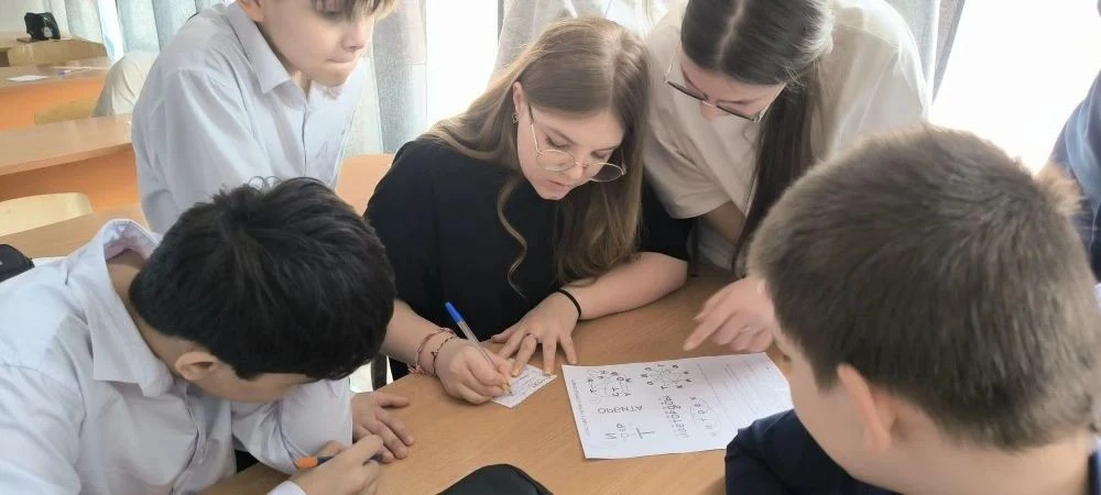 🚀 Сегодня в нашей школе в рамках Недели космоса прошли классные часы, посвященные Дню космонавтики 🚀