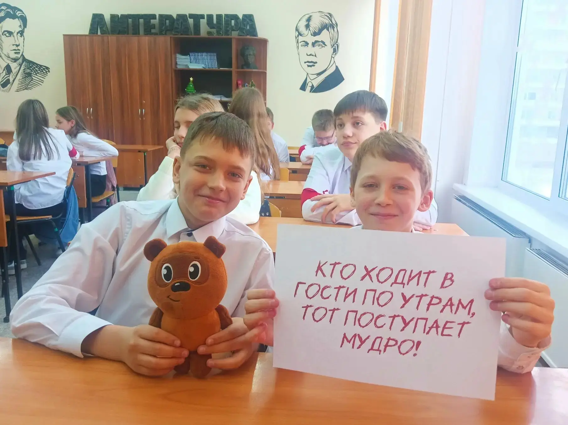 РАЗГОВОРЫ О ВАЖНОМ  Вынос флага Российской Федерации, пение гимна РФ и планы на неделю - сегодня в Л