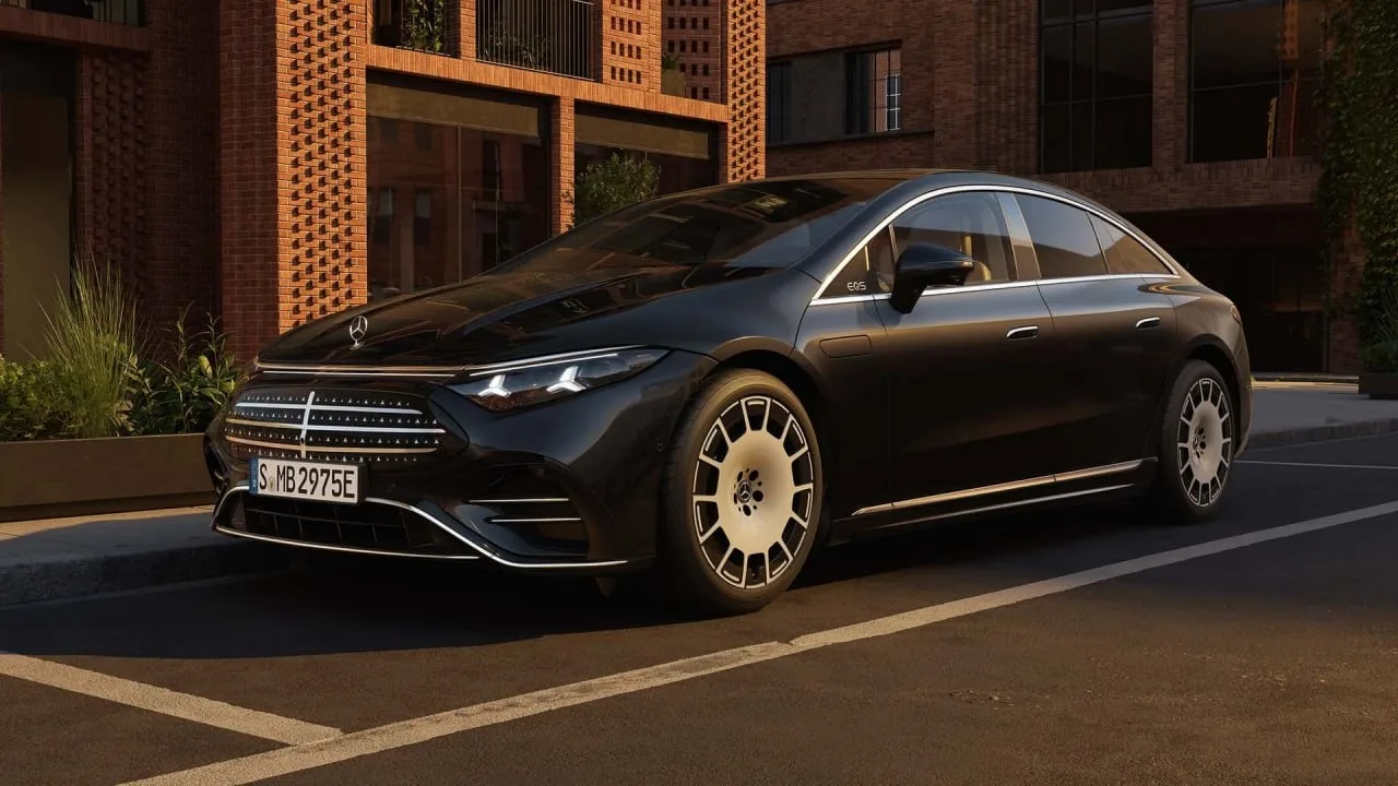 Mercedes показала обновлённый EQS 2027 со штурвалом вместо руля (но версию с обычным продавать тоже 