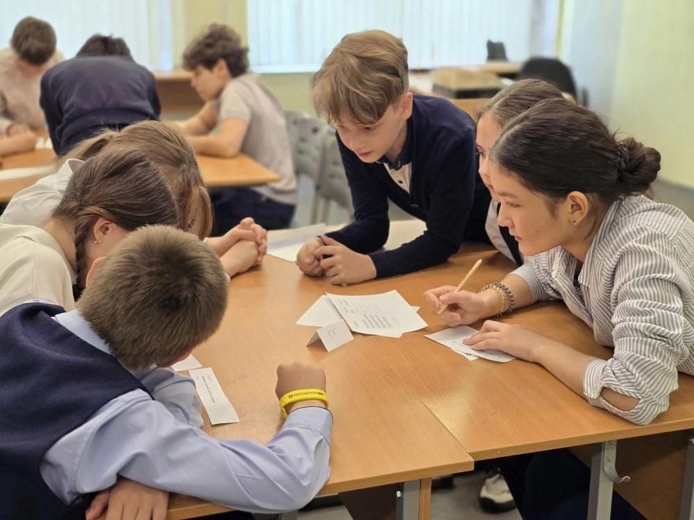 🎖️ Квиз «Победа 81»: Армейская битва умов  В преддверии Дня Победы в нашей школе прогремела настояща