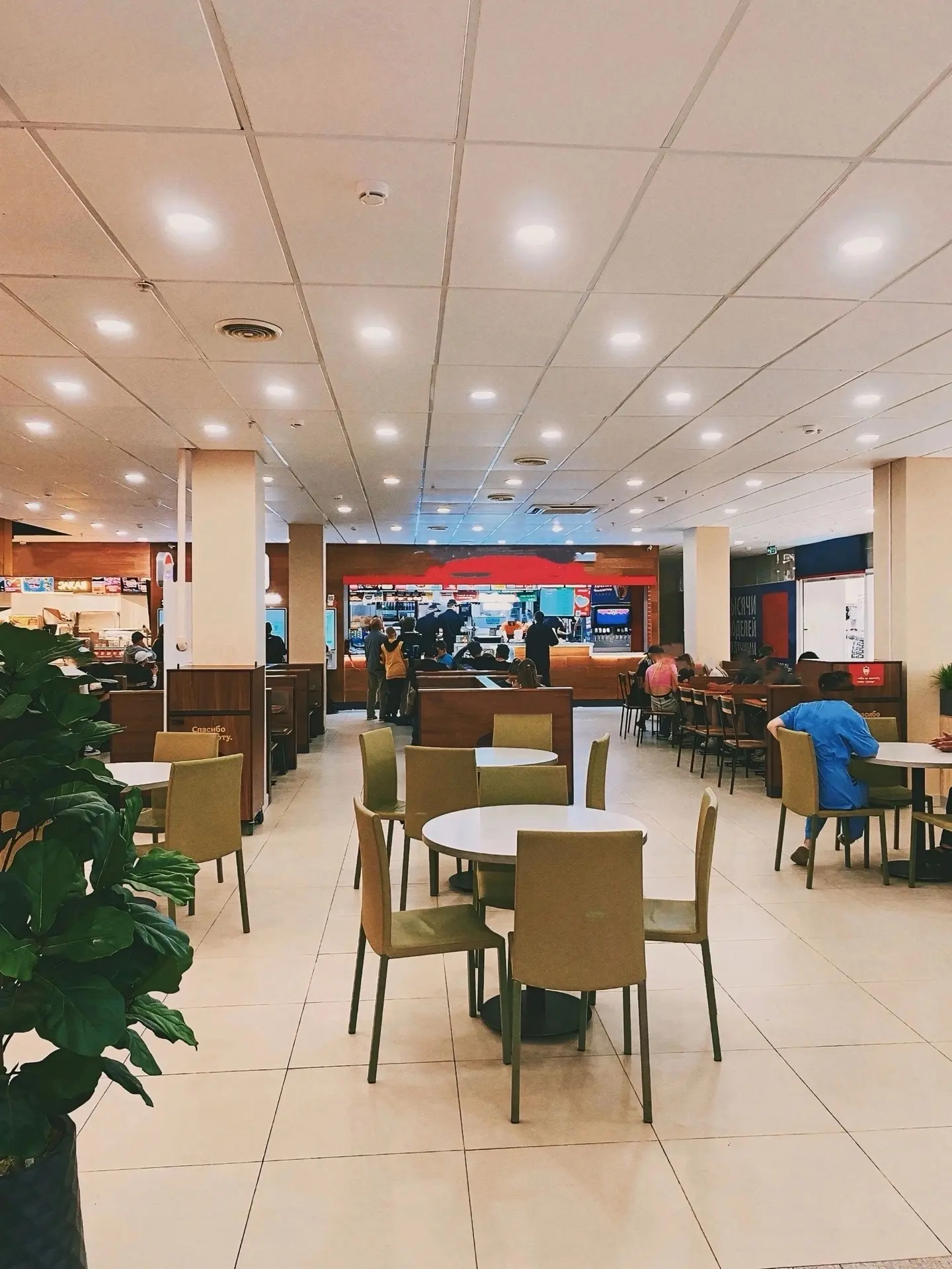 🍔 Березники, сегодня вечером я пришёл поужинать в Burger King в торговом центре «ЦУМ»,...