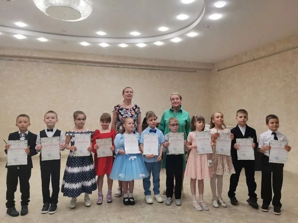 👫 3 июня выпускники отделения раннего эстетического развития завершили своё обучение на дошкольном 