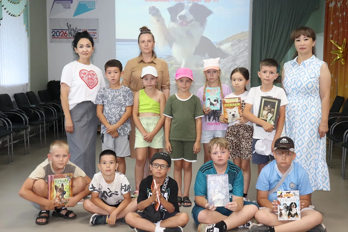 Сегодня в нашей библиотеке прошла познавательно-игровая программа «Сто друзей ста мастей», посвящённ