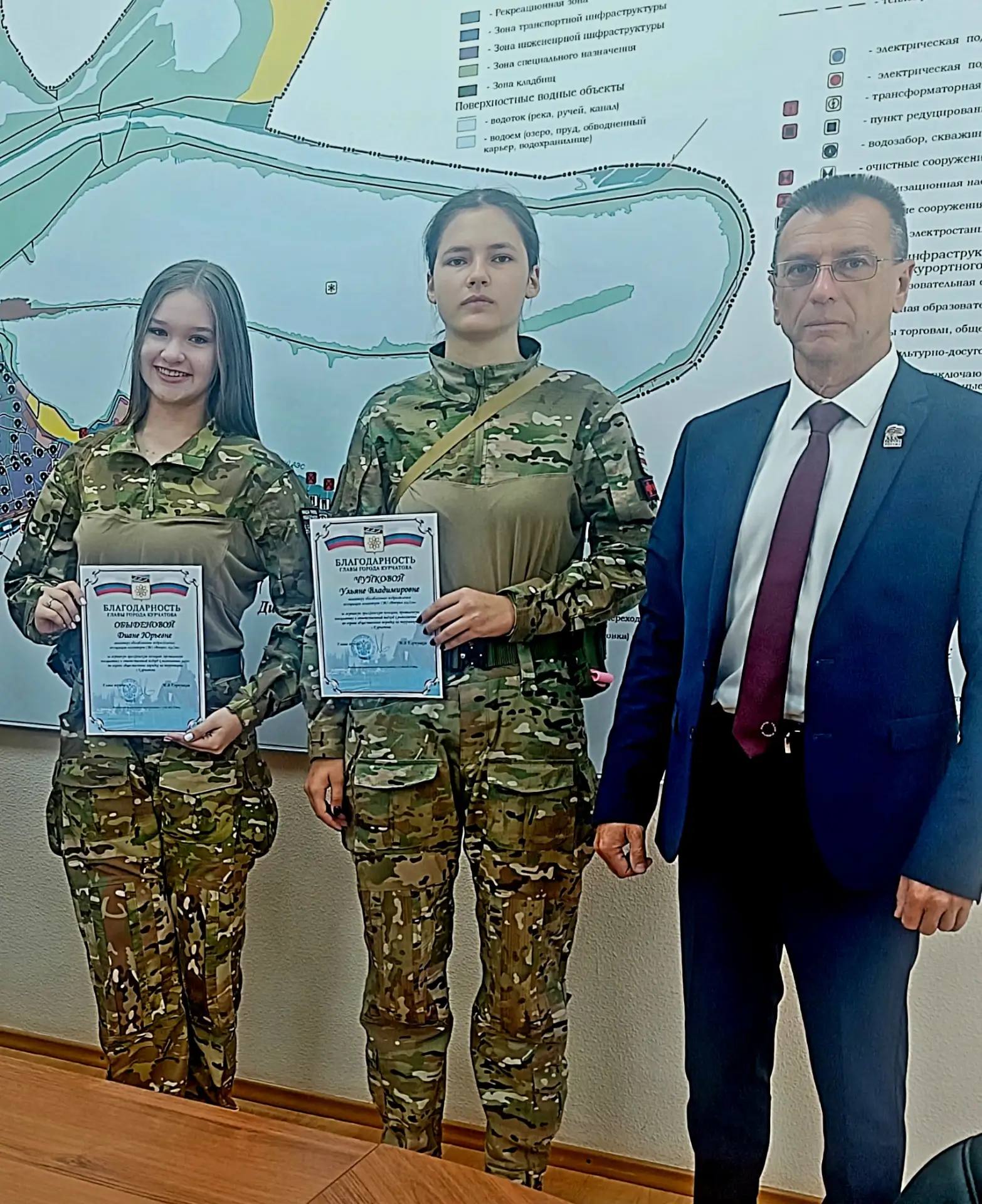 Диана Обыденова и Ульяна Чуйкова - волонтёры обособленного подразделения ассоциации вол...