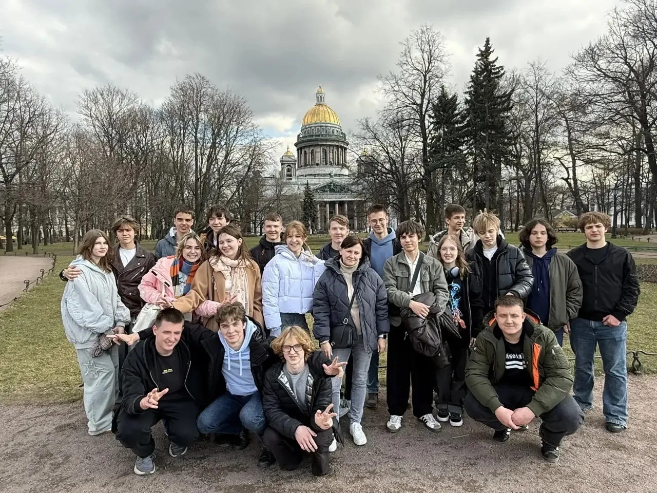 🏛️📚 Каникулы с пользой! 🚀  Пока кто-то отдыхал на диване, наши десятиклассники отправились в культур