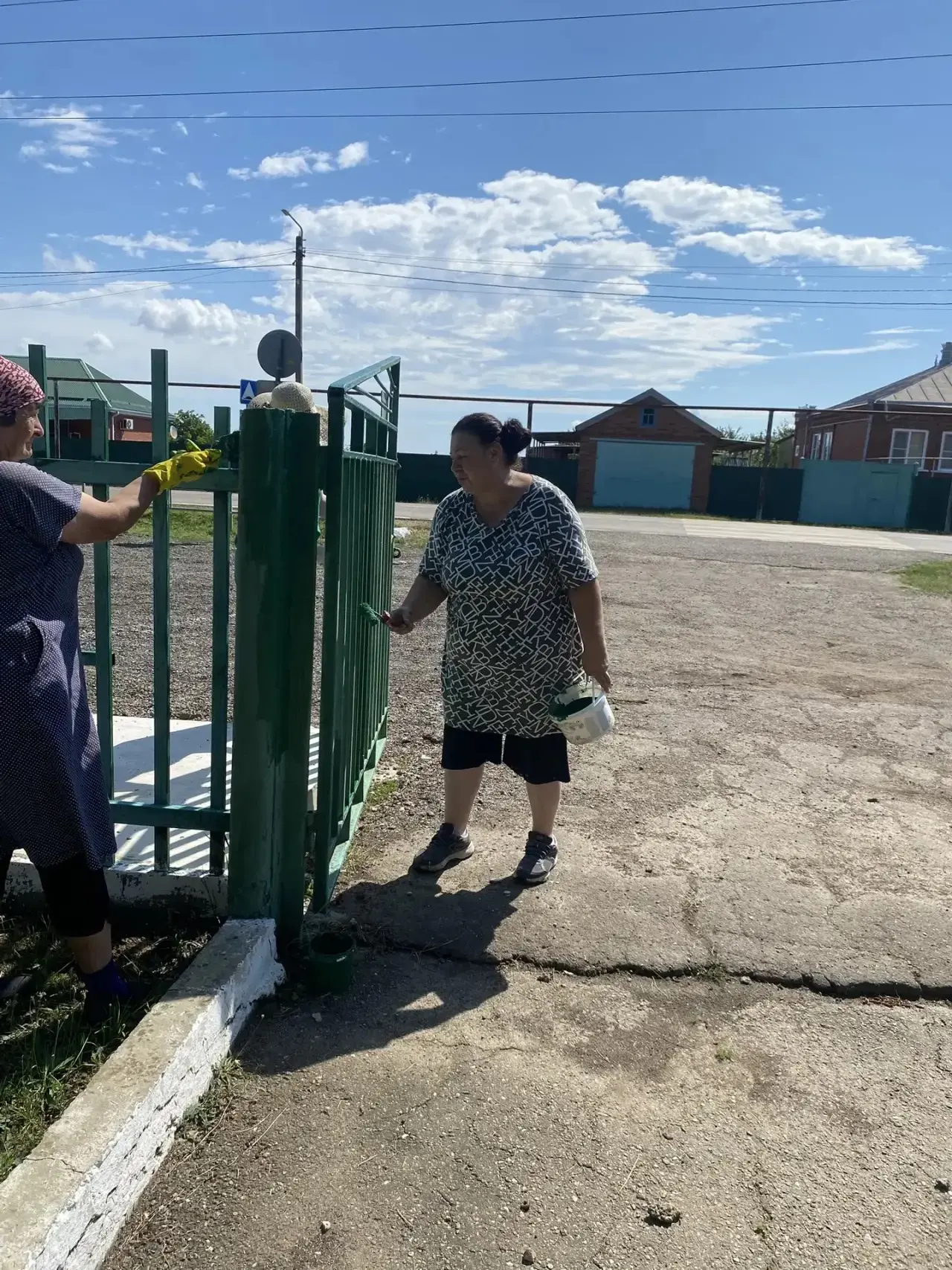 ♻️В нашей школе прошёл субботник - его провели силами всех работников школы. 

♻️В рамках подготовки