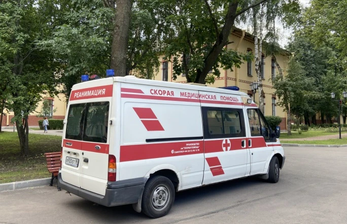 В Педиатрический университет доставили школьницу с открытой раной века после игры с палкой

22 июля 