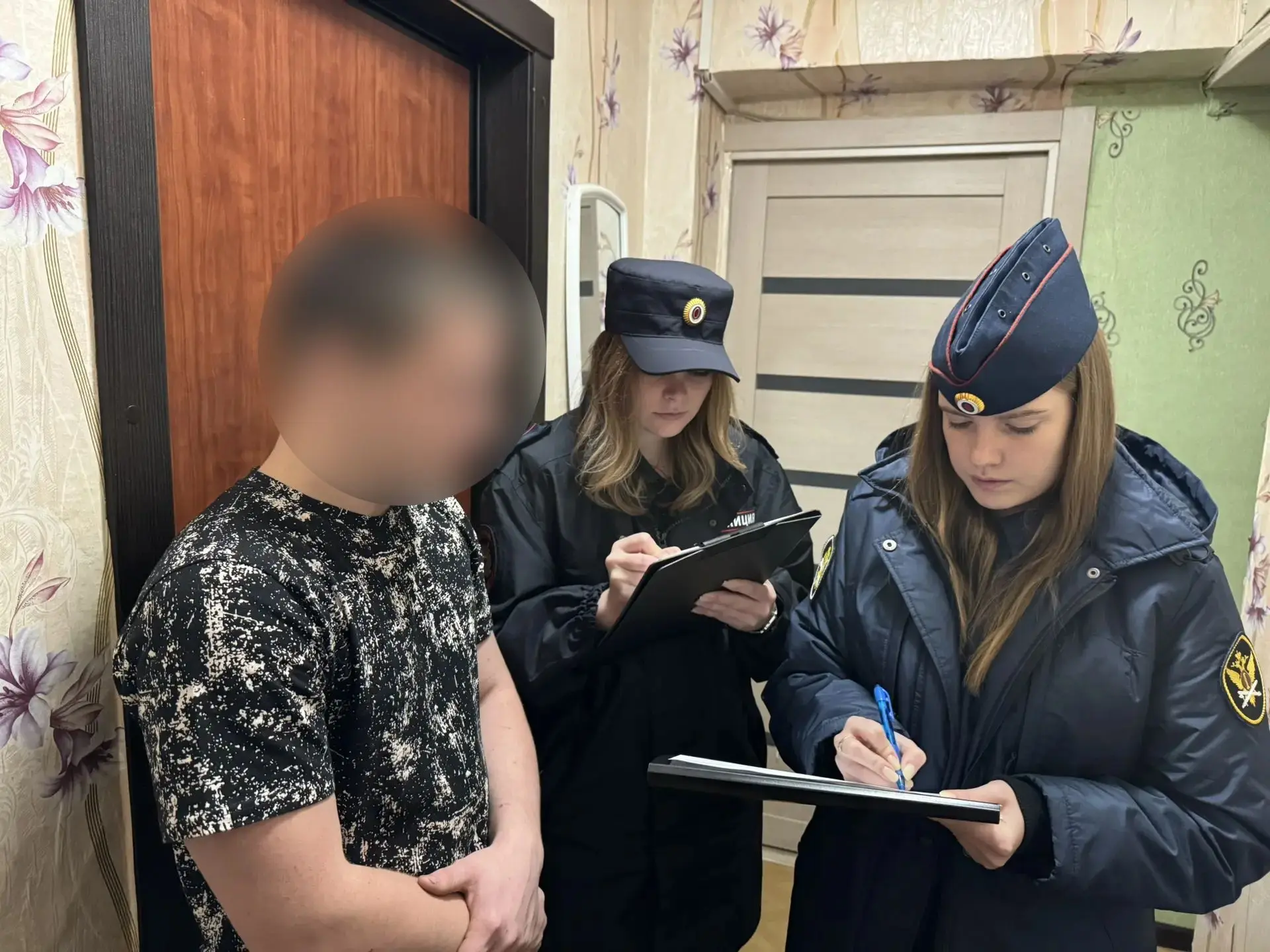 В Вологде сотрудники уголовно-исполнительной инспекции совместно с работниками полиции ...