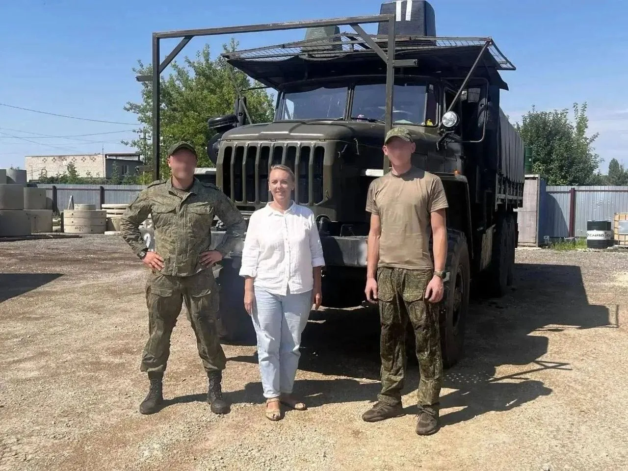 Лебедянцы отправили металл-броню для военных грузовиков землякам на СВО

По просьбе самих бойцов в з