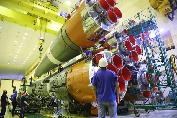 На космодроме Байконур сегодня собрали «пакет» РН «Союз-2.1б» для запуска грузового кор...