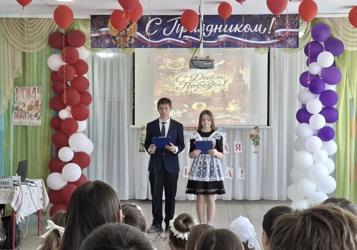 🎉🕊️ В ГБОУ ЛНР «Алексеевской СШ» состоялся торжественный концерт, посвящённый Праздни...