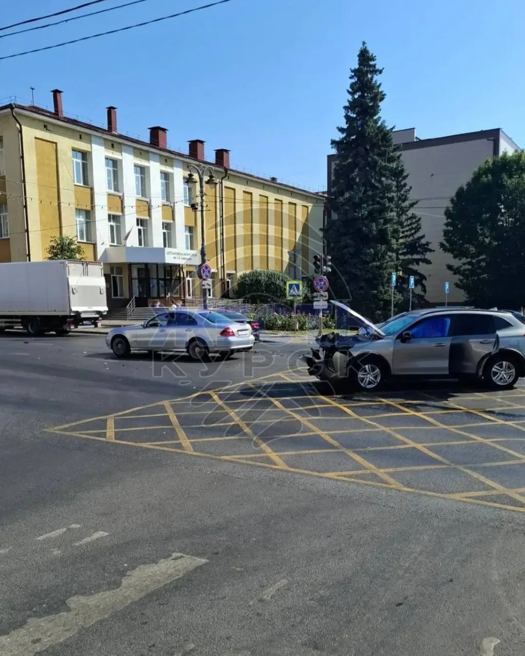 На ул. Ленина столкнулись три легковых автомобиля
