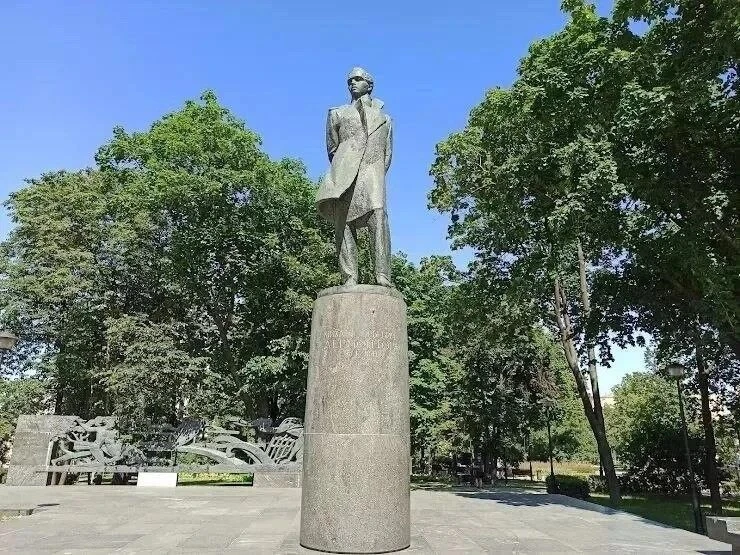 🌿 Бесплатная экскурсия "Загадки Басманных слобод" — отправляемся раскрывать тайны старой Москвы! 🕵
