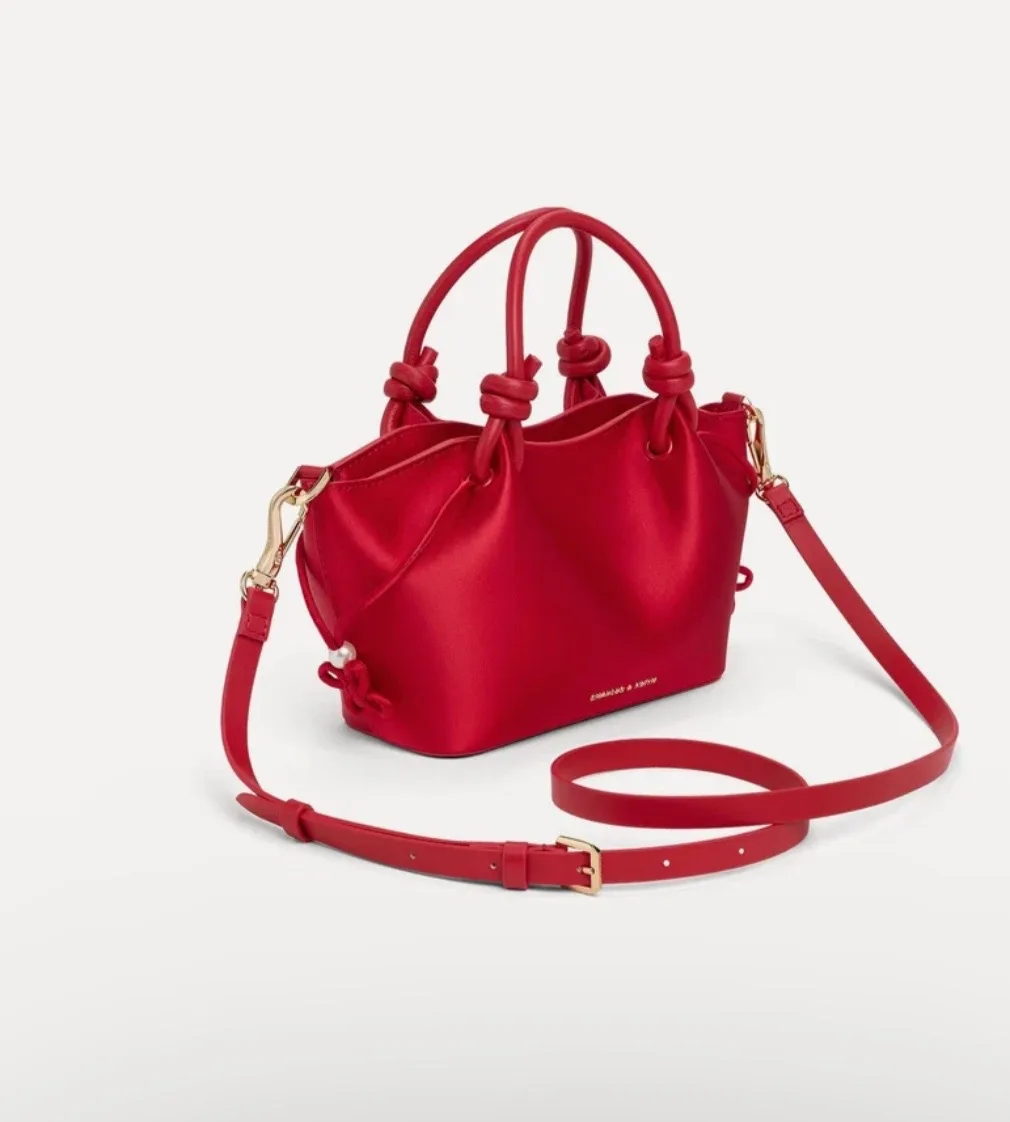 На Яндекс Маркете можно заказать китайский бренд сумок и обуви Charles & Keith 😻