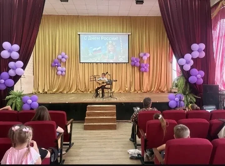 10 июня,в рамках празднования Дня России, на сцене сельского ДК состоялся отчётный концерт учащихся 
