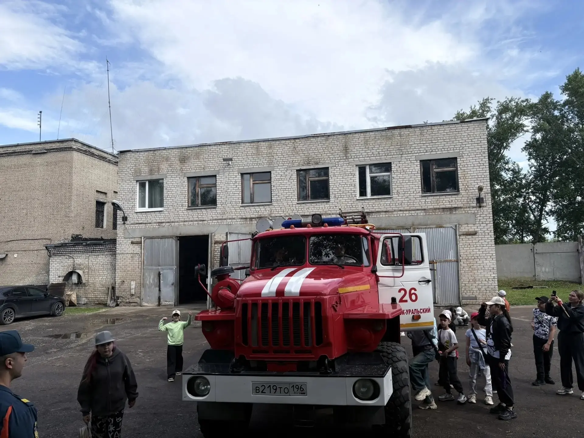 📢 Наши безопасные каникулы продолжаются 🚒

Сегодня  городской лагерь отправился на увлекательную э