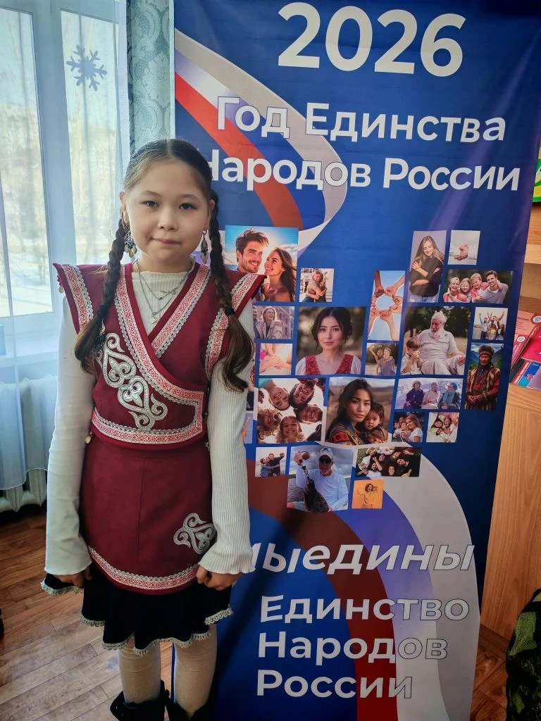 Педагоги и учащиеся нашей школы поддержали акцию «День национального костюма». Учителя и ученики при