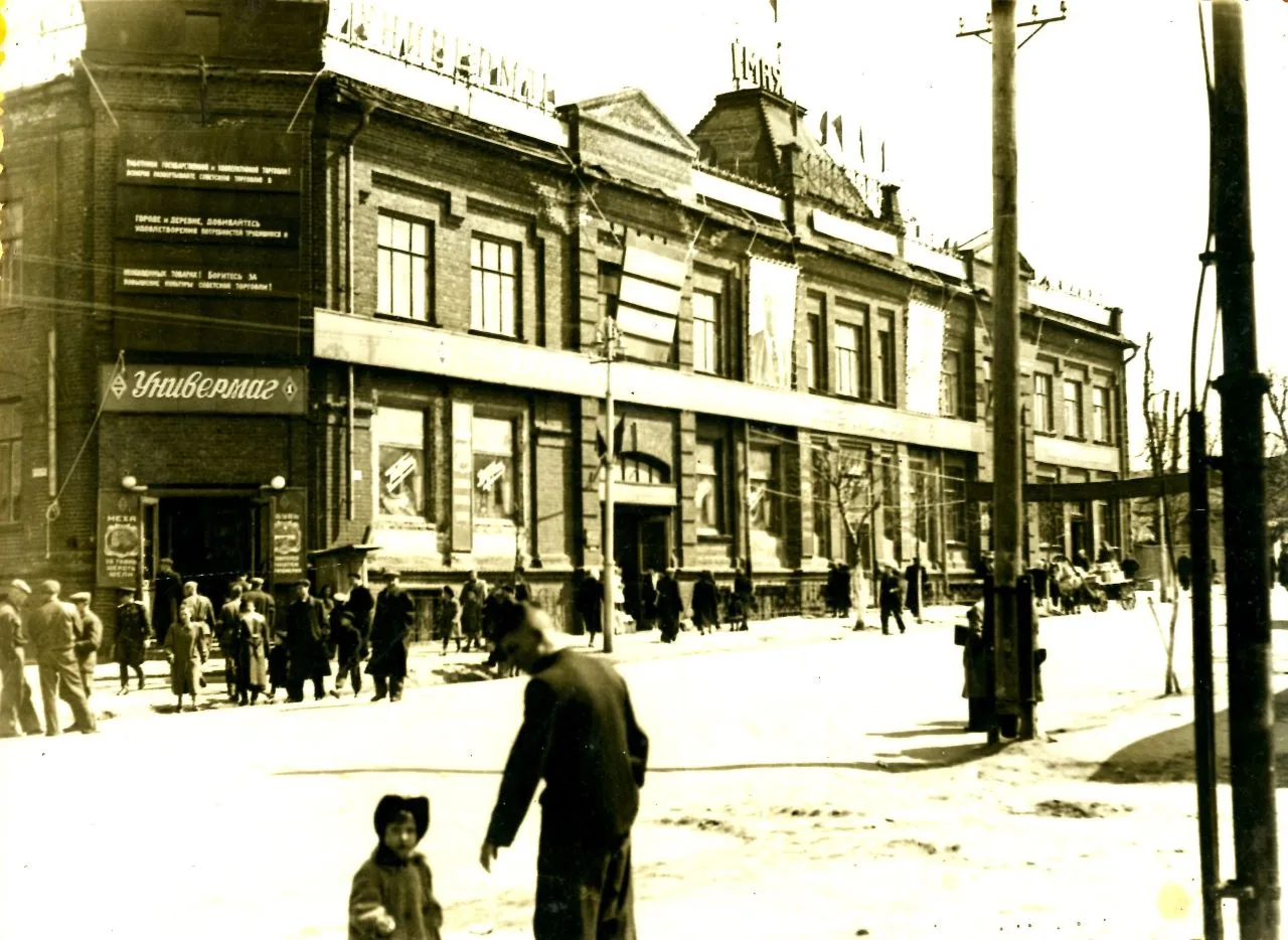 🏪 Универмаг на Революционном проспекте. - 📆 1959-1961 гг.