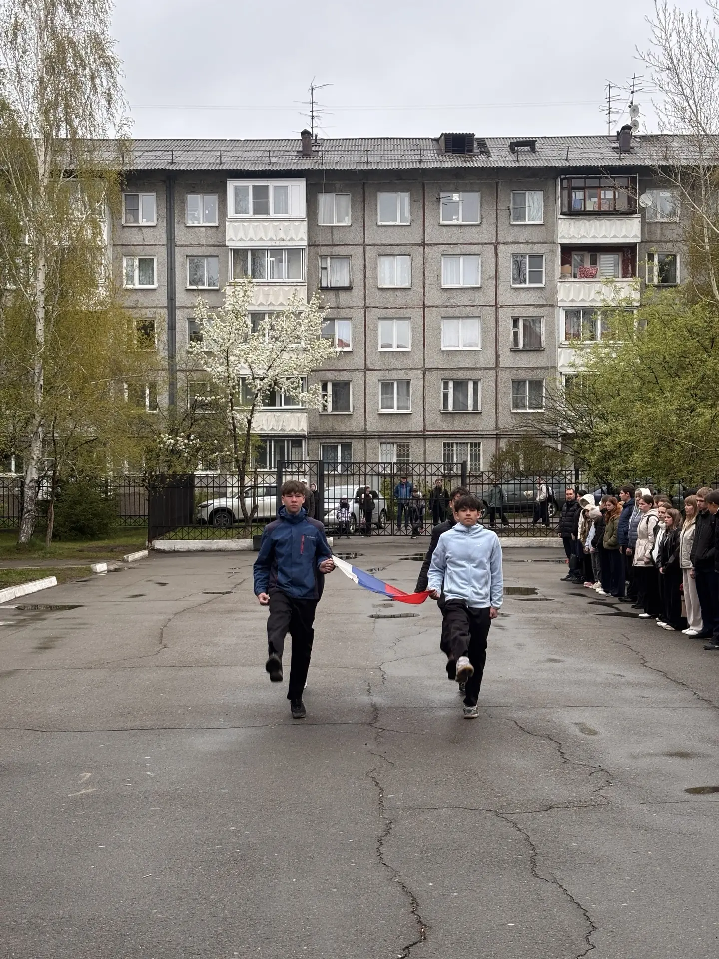 Начало учебной недели:  18 мая-наша школа начала учебную неделю с традиционной торжественной линейки