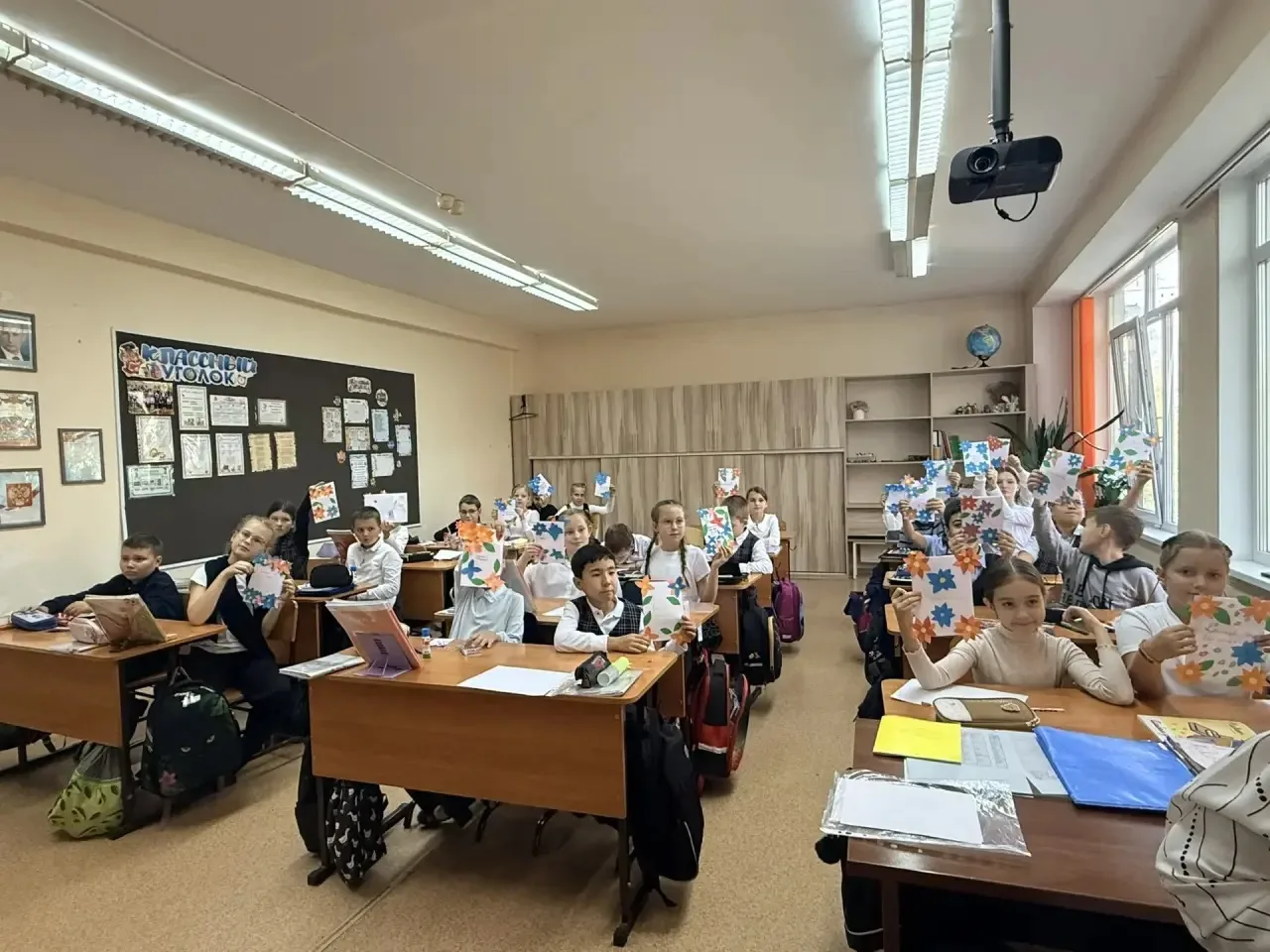 😍Лицеисты поздравили пожилых жителей микрорайона