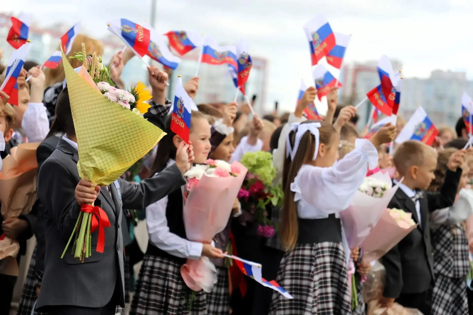 Дорогие школьники! Уважаемые педагоги и родители!
