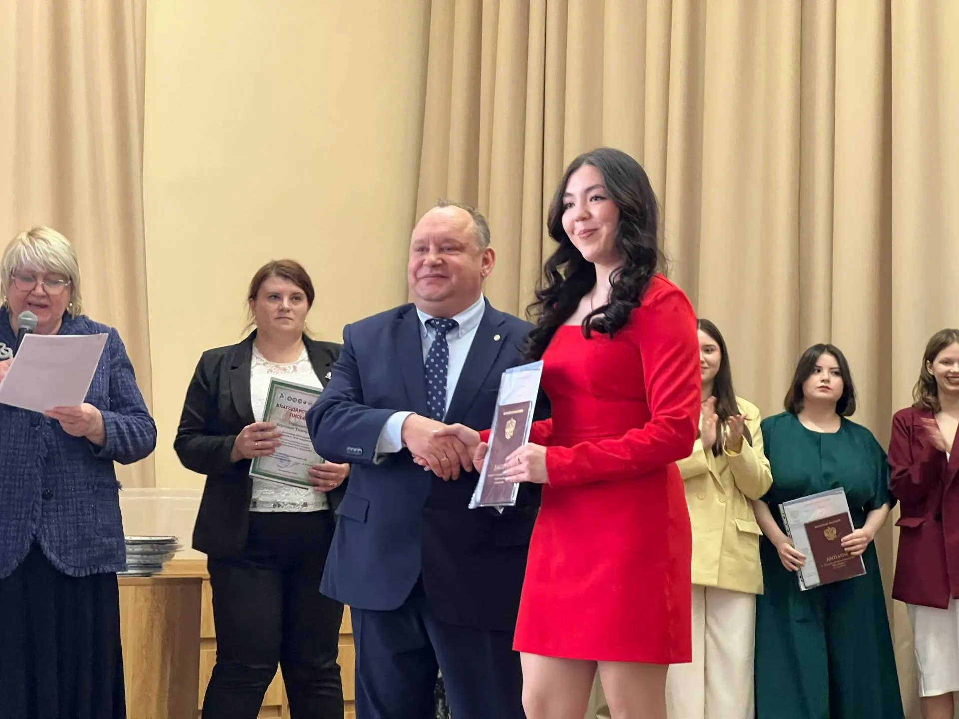 🎓Дипломы акушерок получили 87 молодых медиков  Ура! Региональная служба родовспоможения пополнится н