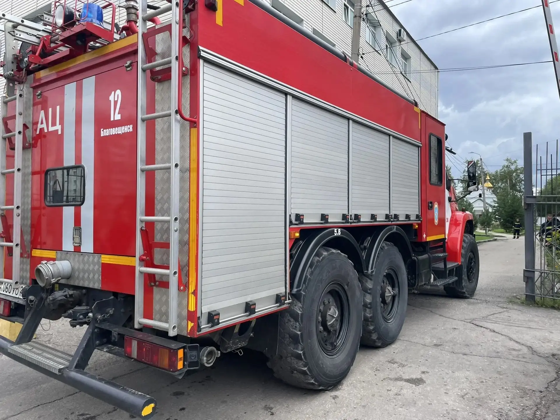 🚒 Амурский медицинский колледж стал площадкой пожарно-тактического занятия! 🔥🏥