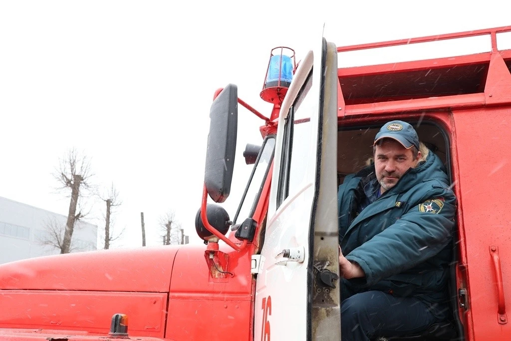#ЛицаМЧС #СМИобМЧС  👨‍🚒Сквозь дым и пламя, спасая жизни: ясногорские огнеборцы отмечают профессионал