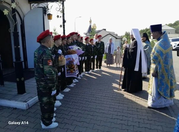 ✅Кадетский класс школы поздравил митрополита Белгородского и Старооскольского Иоанна с ...