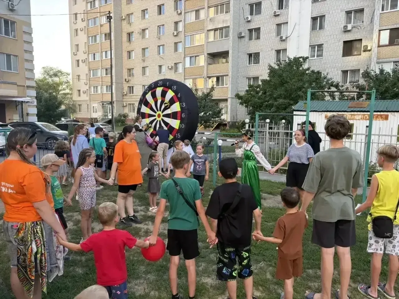 В Энгельсе прошел дворовый интерактив в поддержку фестиваля «ФормАРТ»