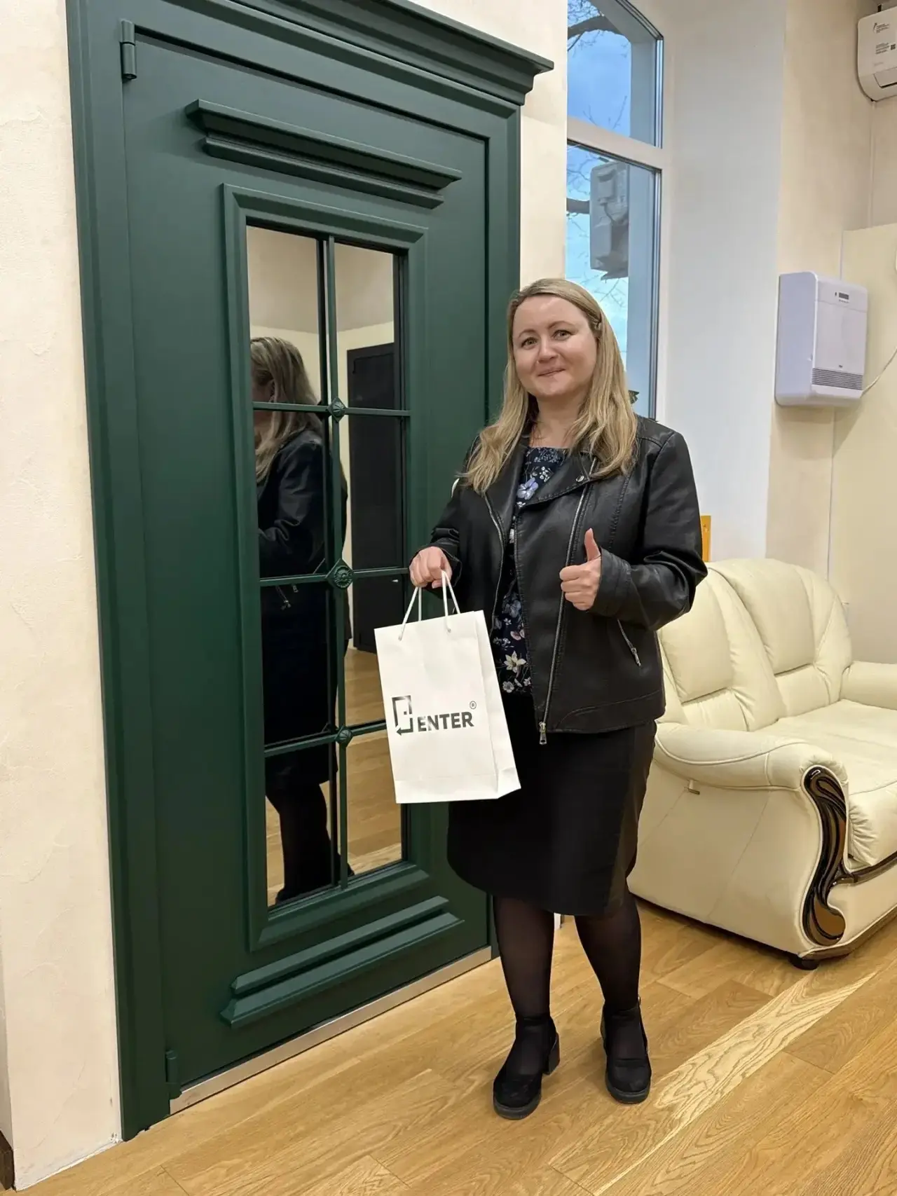 Розыгрыши позади, подарки в руках победителей, а мы искренне радуемся их