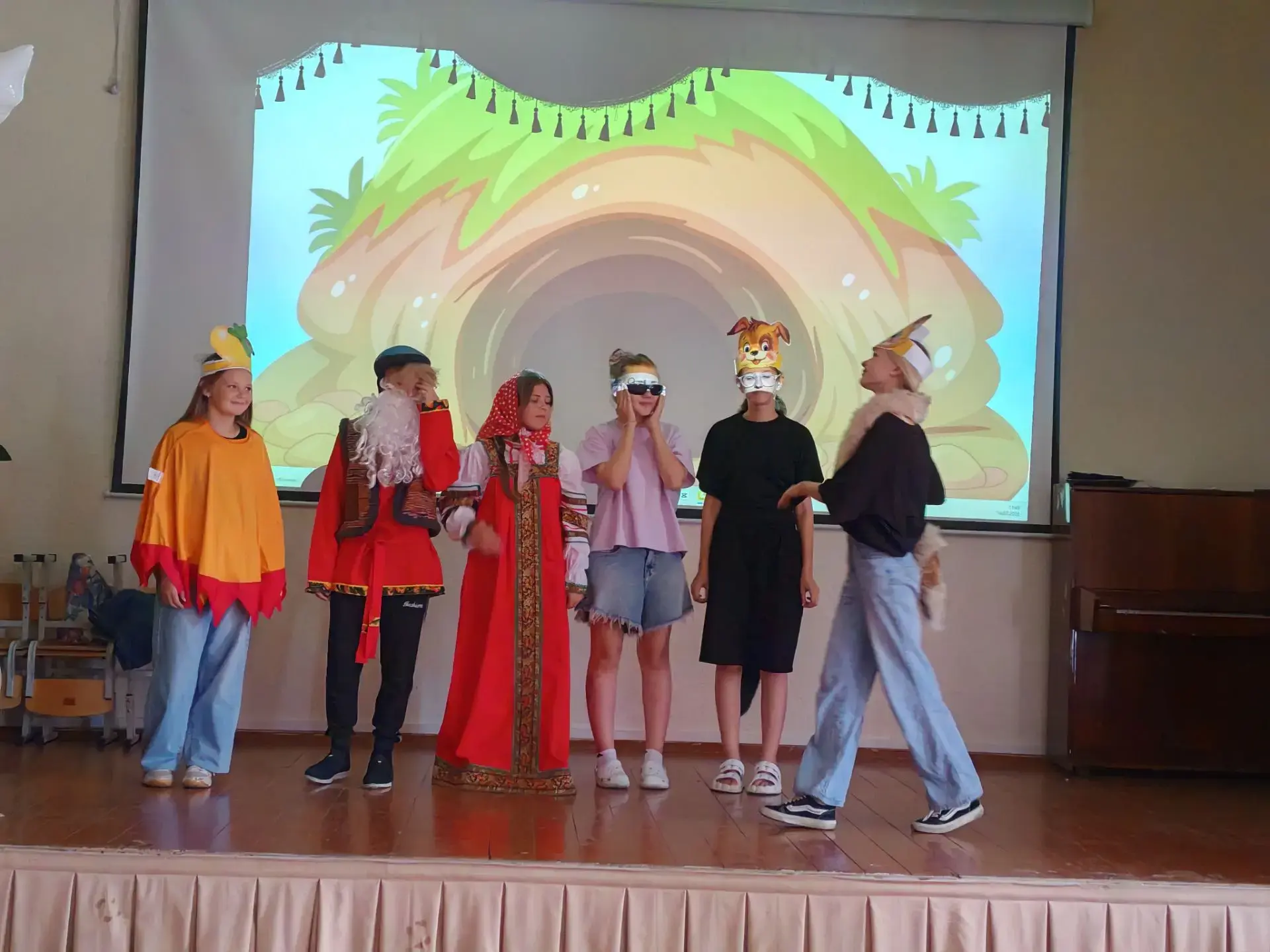 🎭✨ Сказка ложь, да в ней намёк! В лагере «Радуга» прошёл волшебный День сказок! 🏰📖
Сегодня в приш