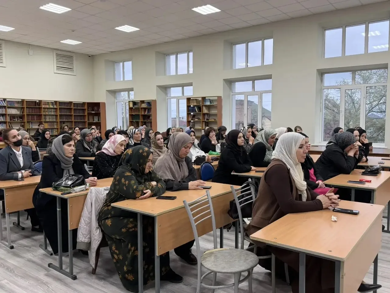 Родительское собрание в гимназии: профилактика нарушений среди подростков  23 апреля в актовом зале 