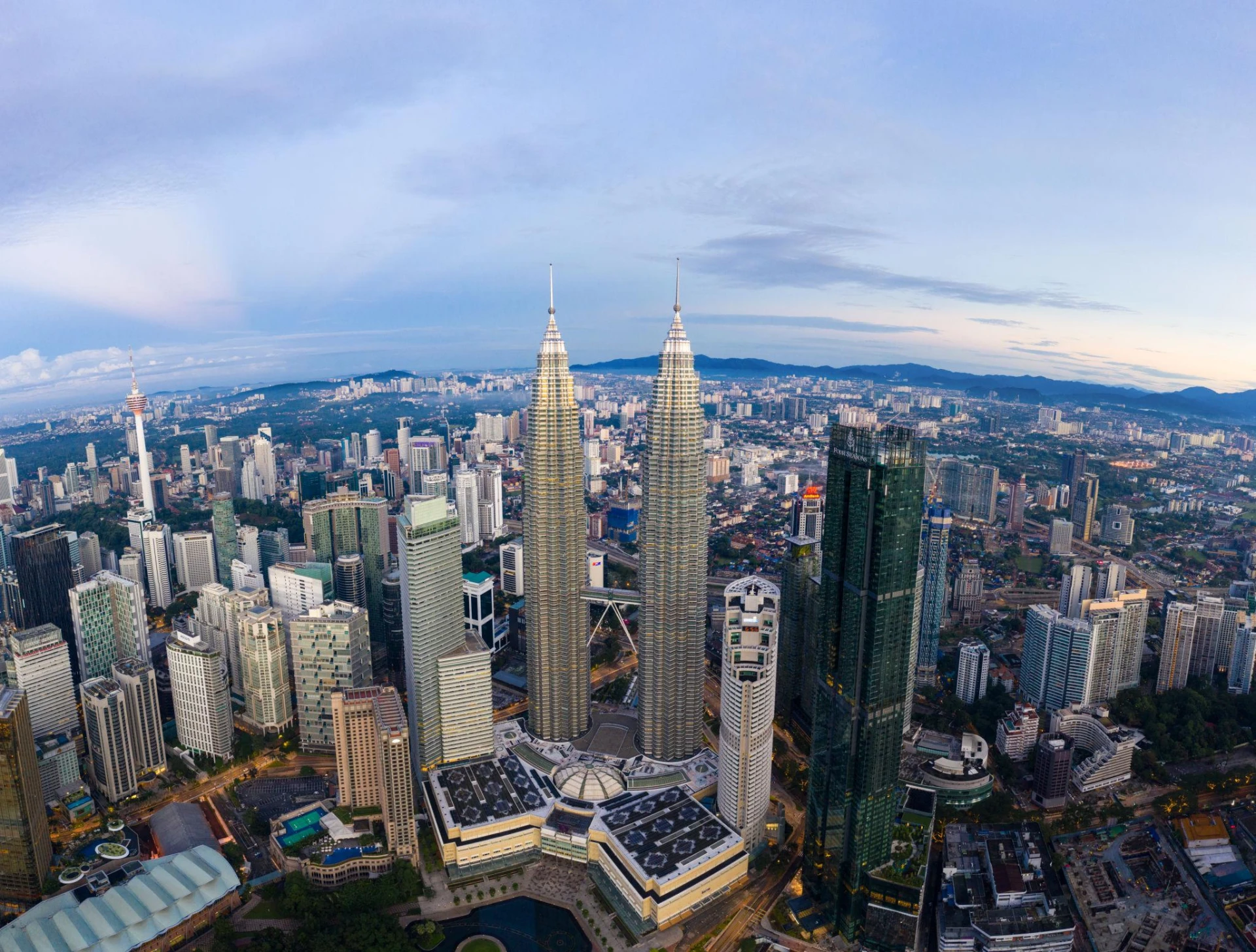 🌎 Petronas Towers, Куала-Лумпур, Малайзия, 1998