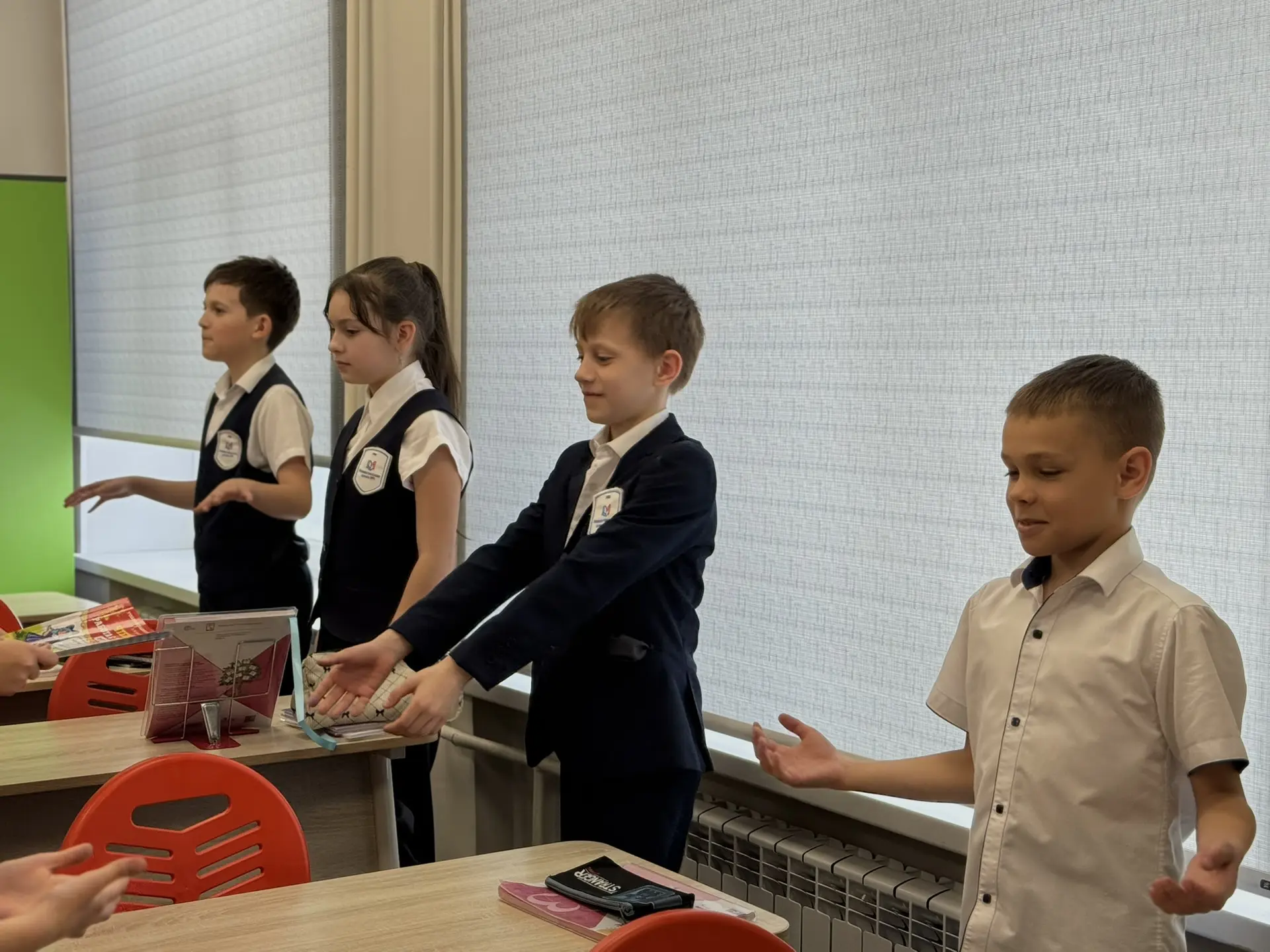 🎭 Сегодня в нашей школе было по-настоящему театрально!   В честь Всемирного дня театра старшеклассни