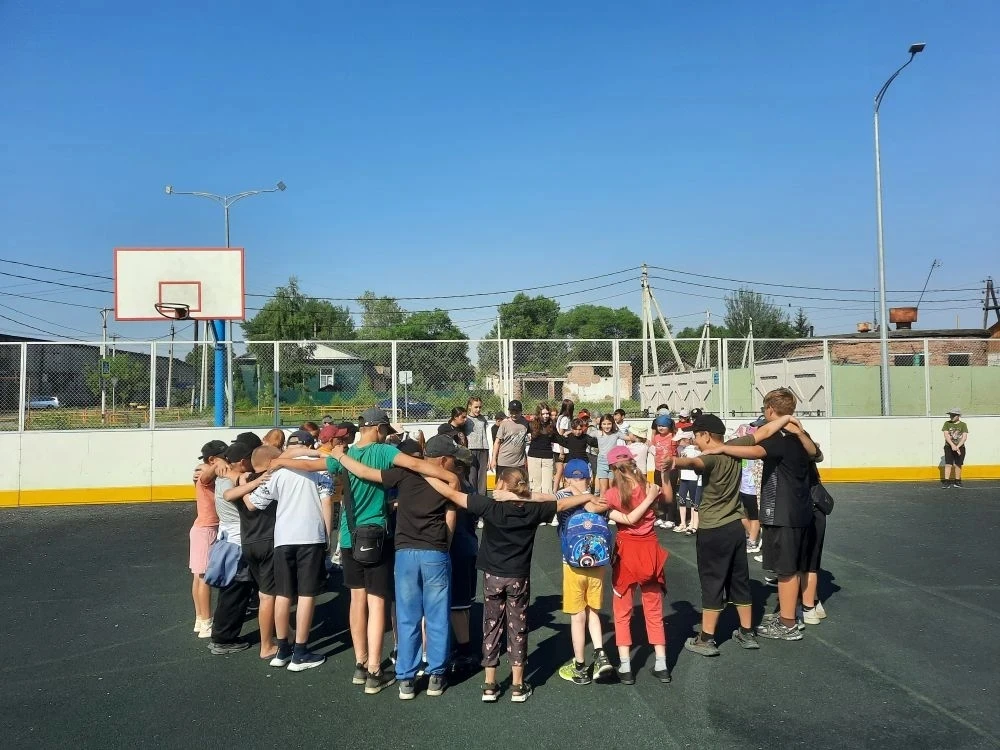 ⚽ Дождь, град и… футбольный жар на нашей площадке!

Хоть вчера на улице лил ливень и шёл град, на на