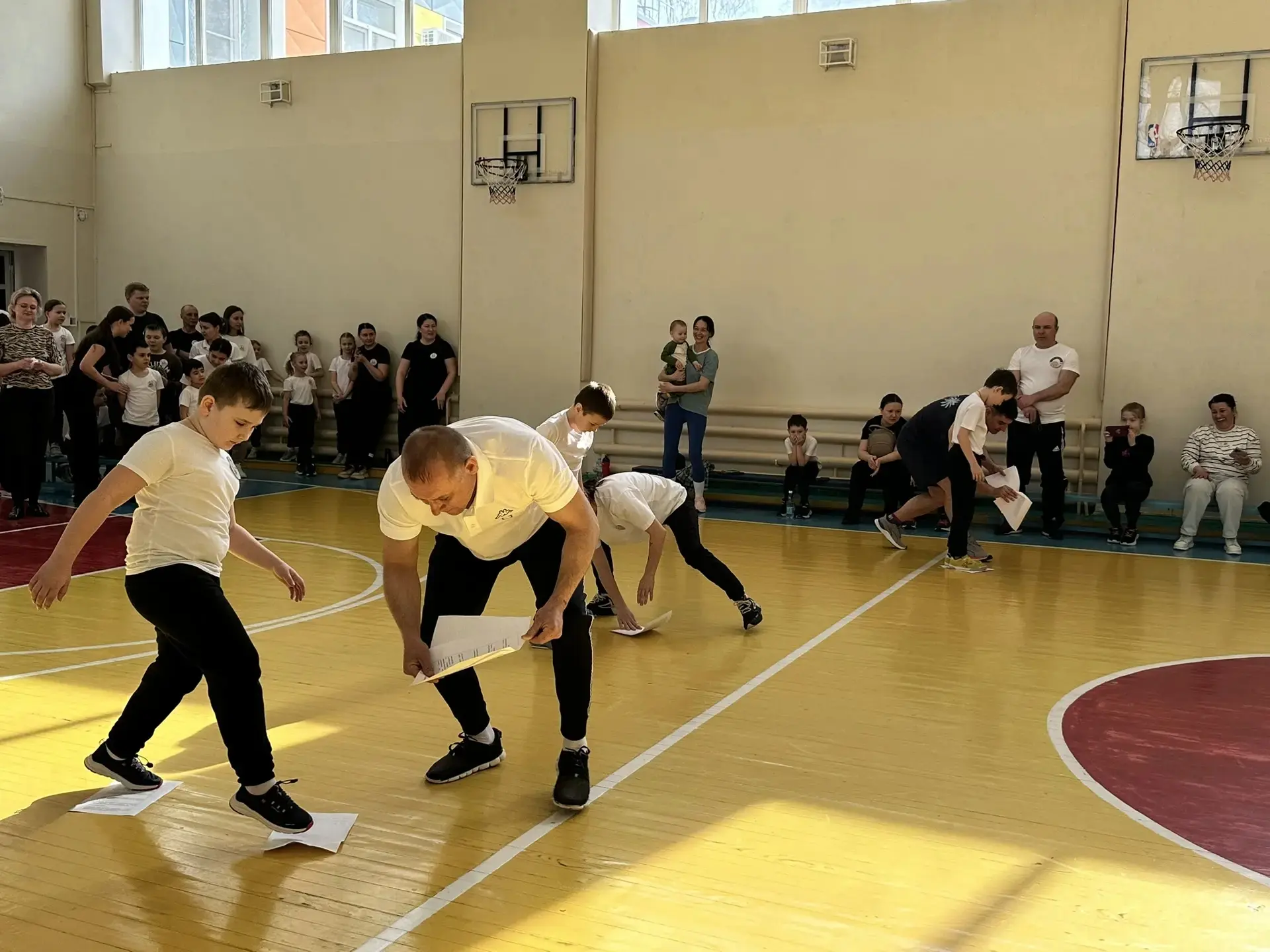 🏆Папа, мама, я – спортивная семья🏆  29 марта в стенах нашей школы состоялось традиционное спортивное