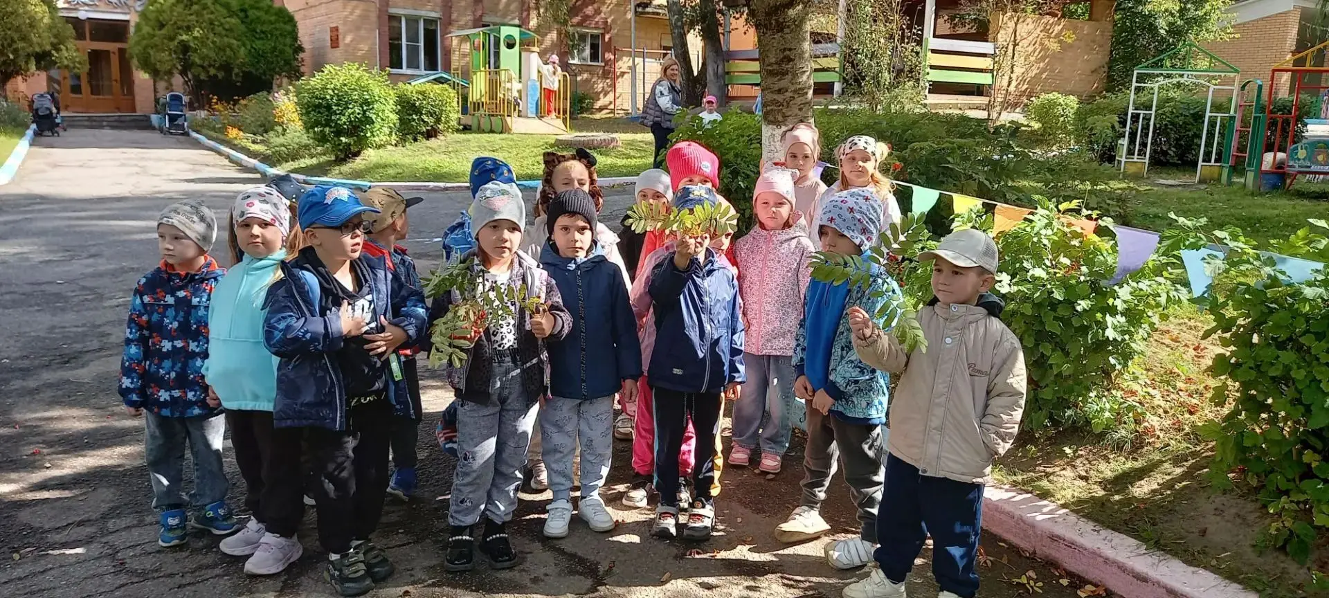 🌿В группе № 5 прошел тематический день, посвященный красавице-рябине.