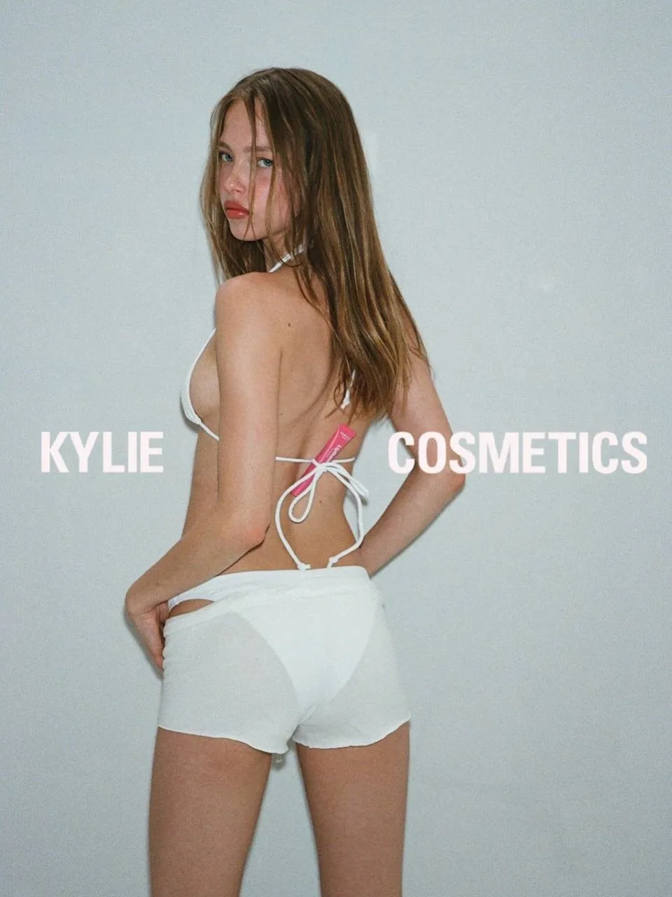 Летняя новинка от Kylie Cosmetics, которую уже хочется закинуть в сумочку 🍉