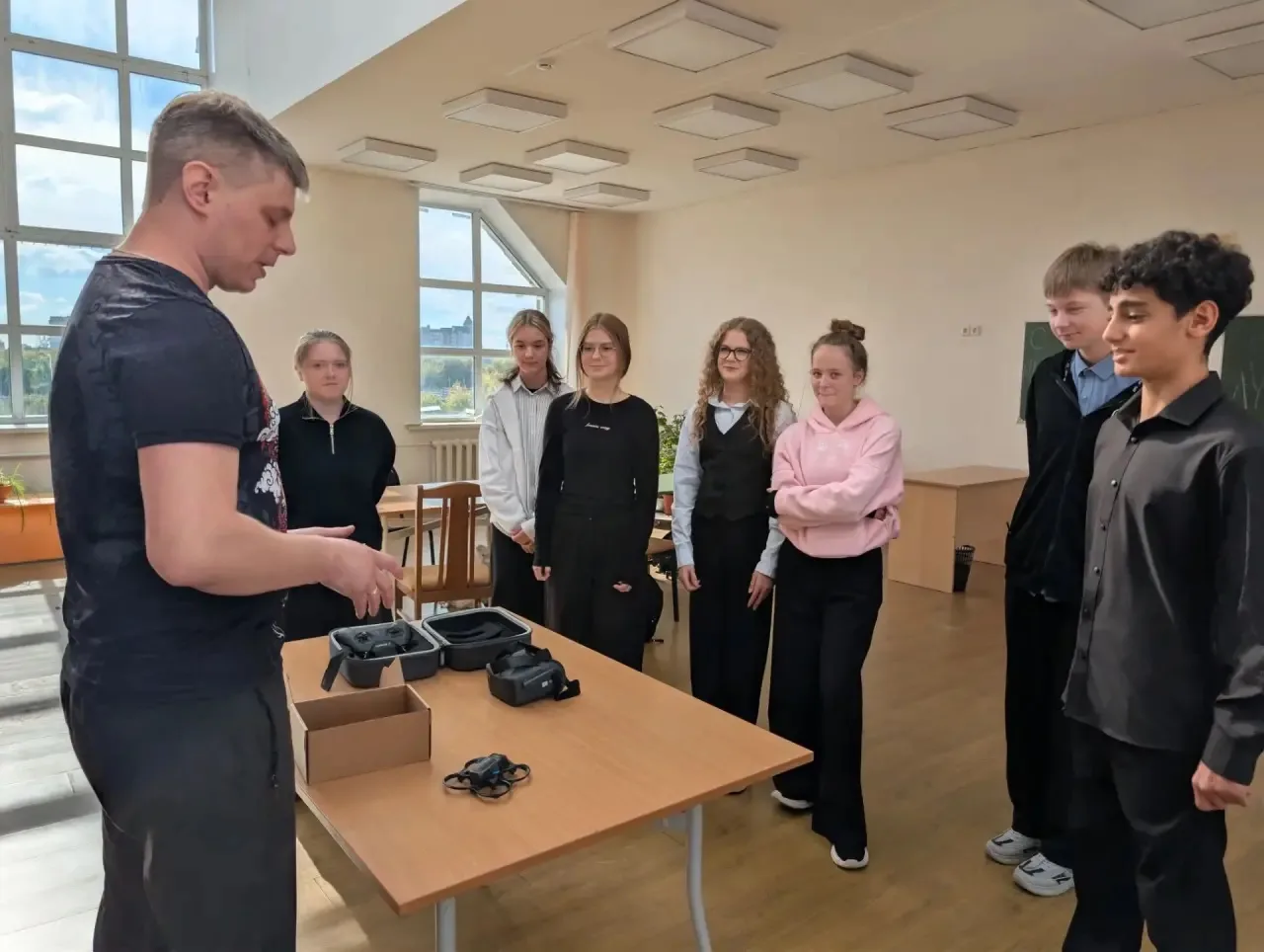 🚁 От теории к практике: ЦЦОД «IT-куб» г. Ельца провёл мастер-класс по управлению БПЛА